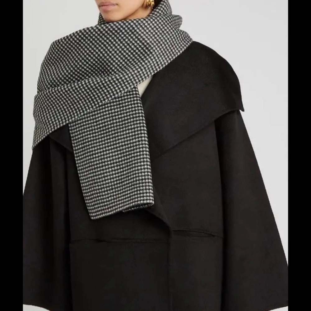Toteme Monochrome Houndstooth Scarf